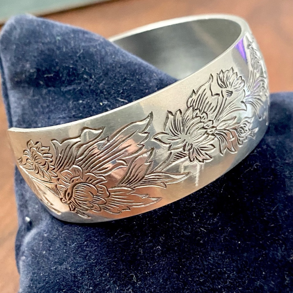Chrysanthemum Pewter Bangle